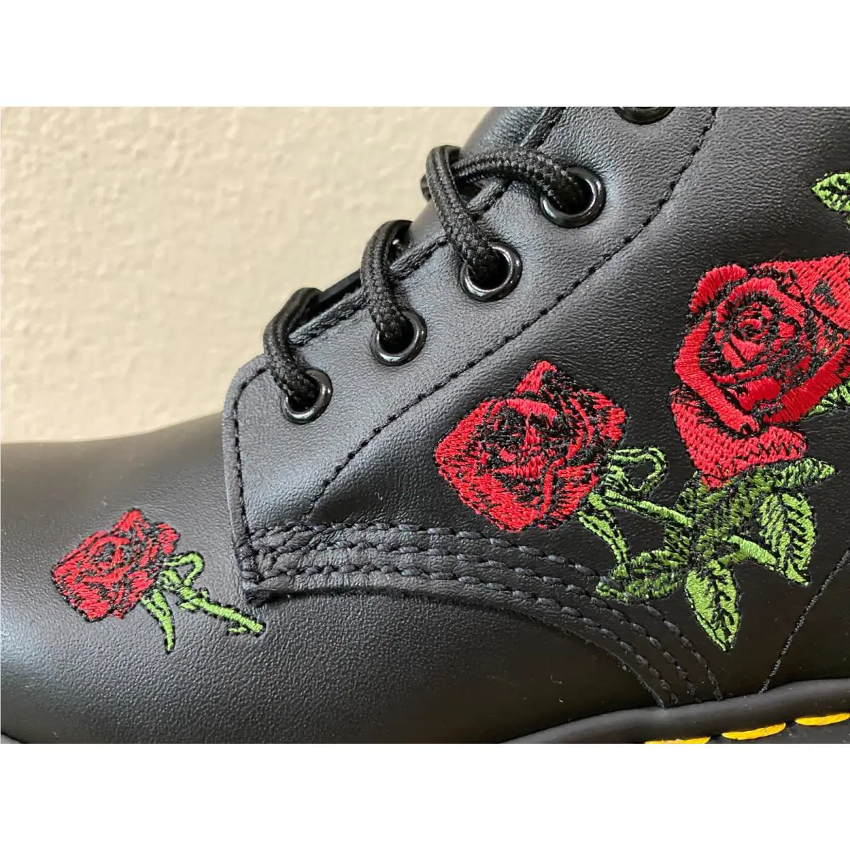 Dr. Martens shoes - Black/Red Roses 4