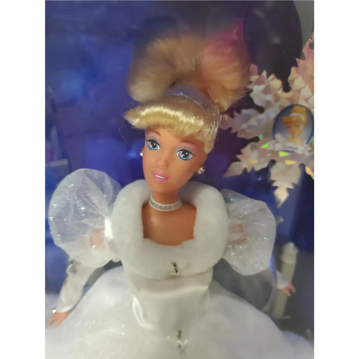 Holiday Princess Walt Disney`s Cinderella 1996 Barbie Doll