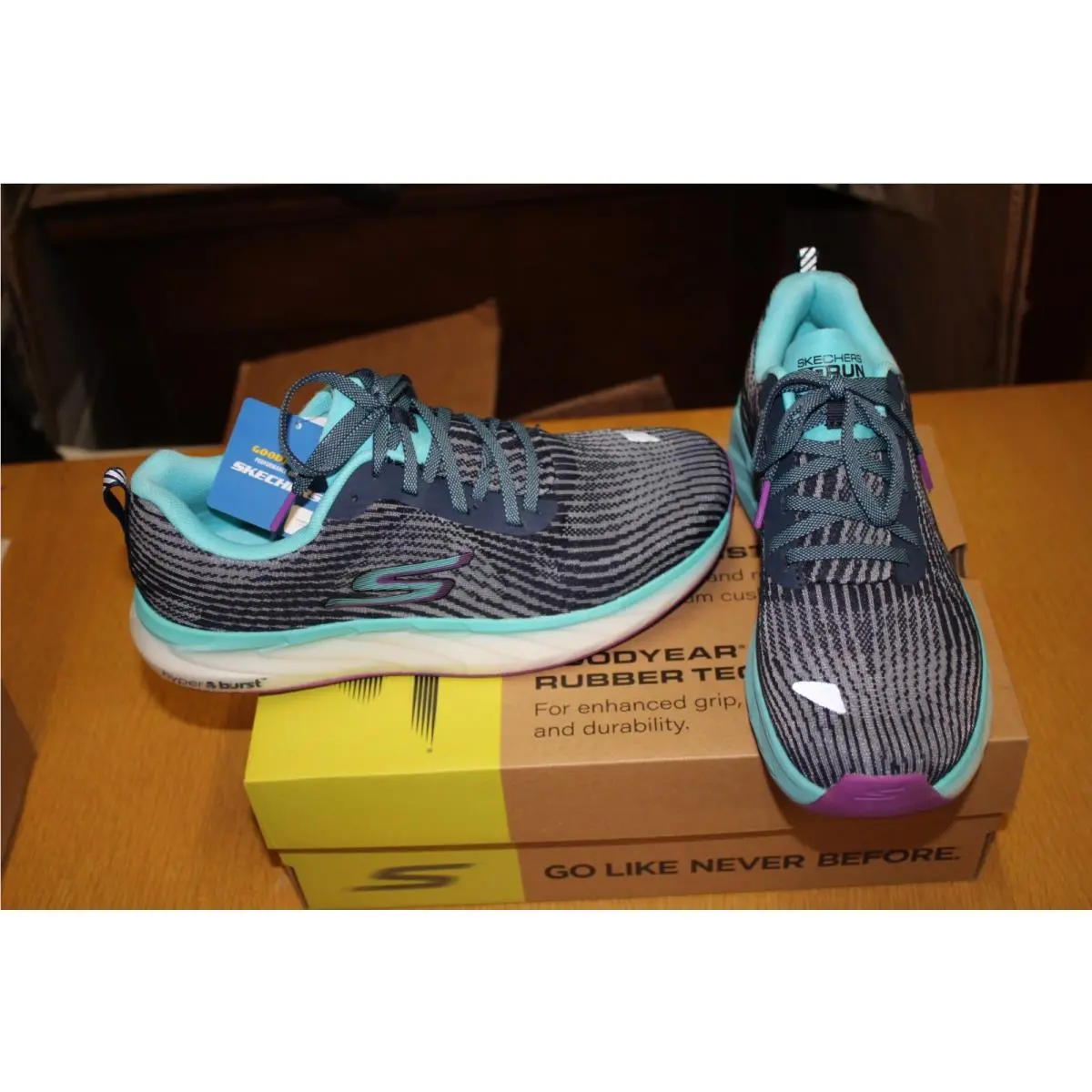 Skechers GO Run Forza 4 128095/NVMT Size 7.5 Navy/multi