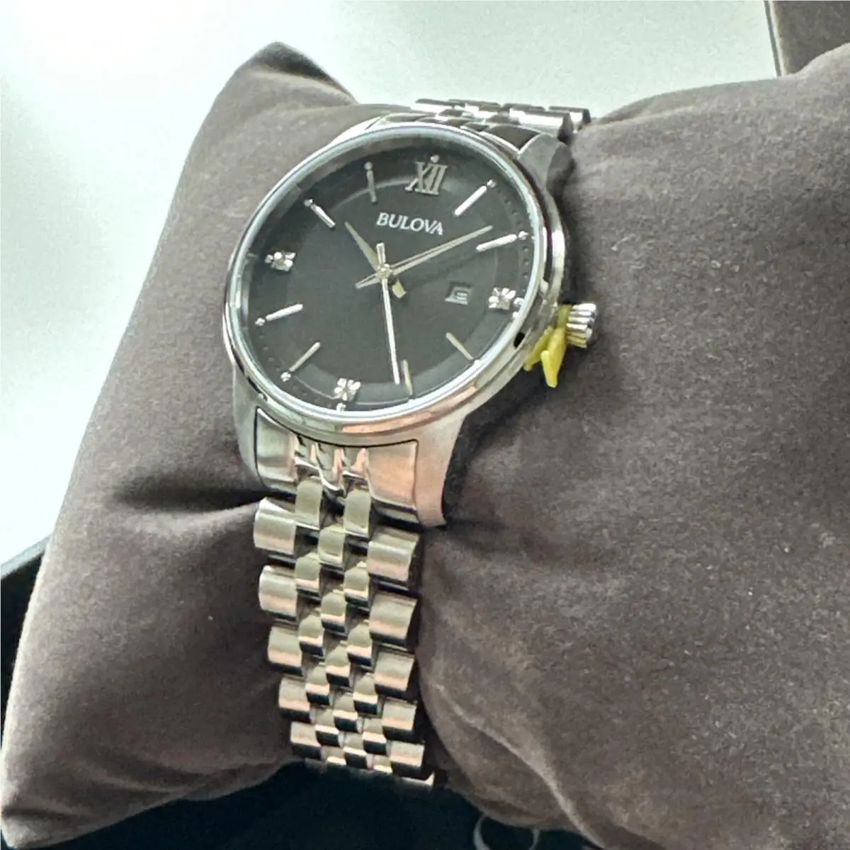 Bulova Women`s Quartz Diamond Accent Marks Calendar Silver Watch 32MM 96P226
