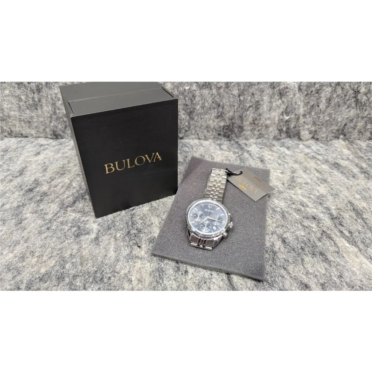 Bulova Men`s Classic Chronograph Silver Stainless Steel Date Watch 41 MM 96B372