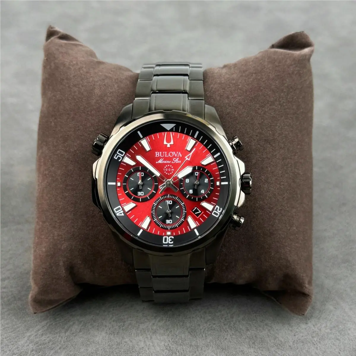 Bulova Classic Red Marine Star Stainless Steel Man`s Watch 43mm 98B350
