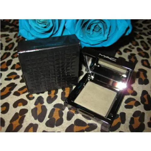 Mac Couture Collection Limited Edition Rare Choose Item From Menu Gilt Edge (Highlighter) by MAC Cosmetics