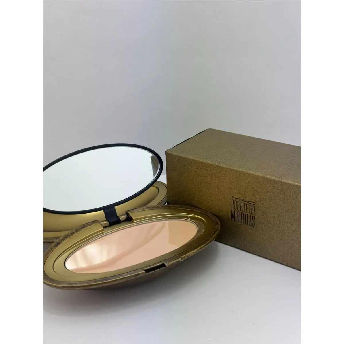 Mac x Robert Lee Morris Powder Compact – Light Plus – Limited Edition 10g