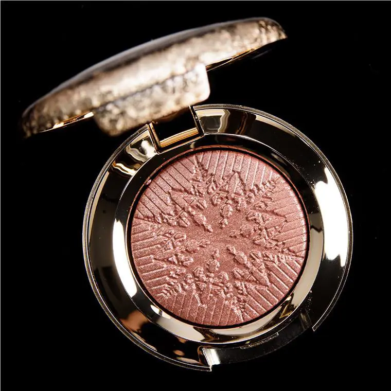 Mac Eye Shadow It`s Snowing Snow Ball Collection LE
