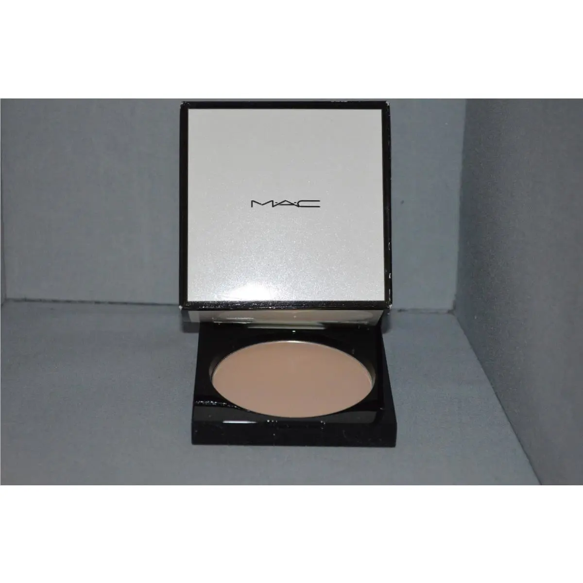 Mac Model Chic Sheer Mystery Pressed Powder Compact Refill 0.28oz Boxed