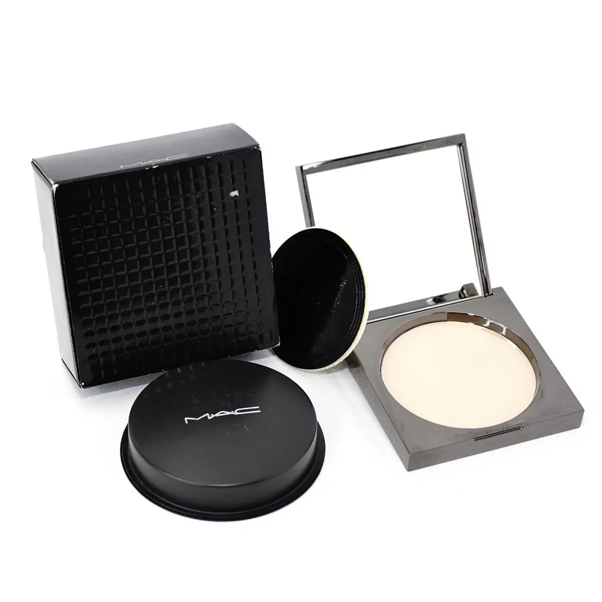 Mac Sheer Mystery Powder Compact Plus One Refill Light Fullsize