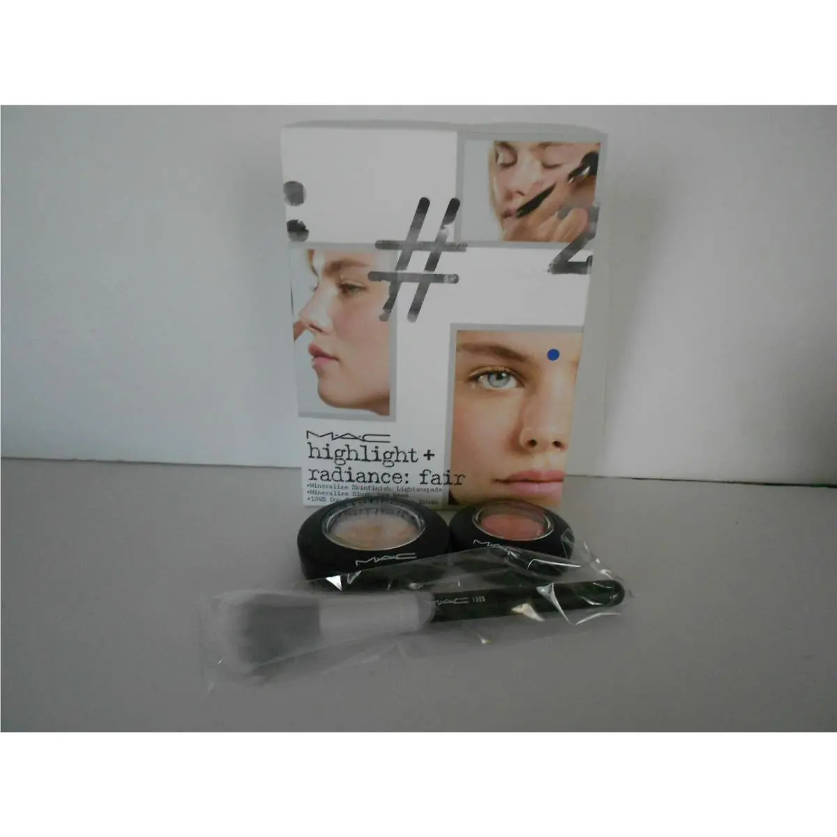 Mac Highlight + Radiance Fair Mineralize Blush Lightscapade Ray Beam 139S Brush