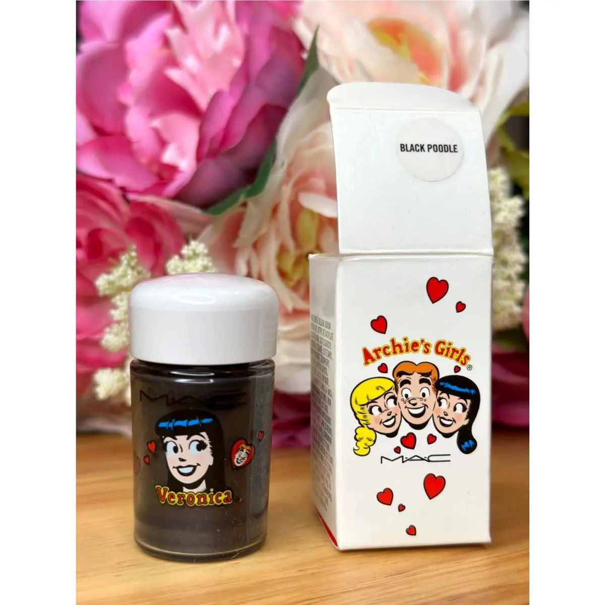 Mac Archie`s Girls Limited Edition Pigment Colour Powder Eye Shadow Black Poodle