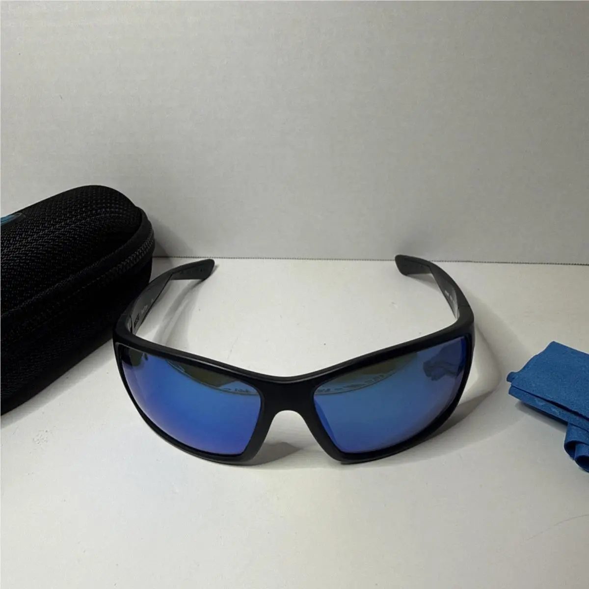 Costa Del Mar 6S9007 17 Reefton Blackout Blue Mirror 64 mm Men`s Sunglass Italy - Frame: Black, Lens: Blue