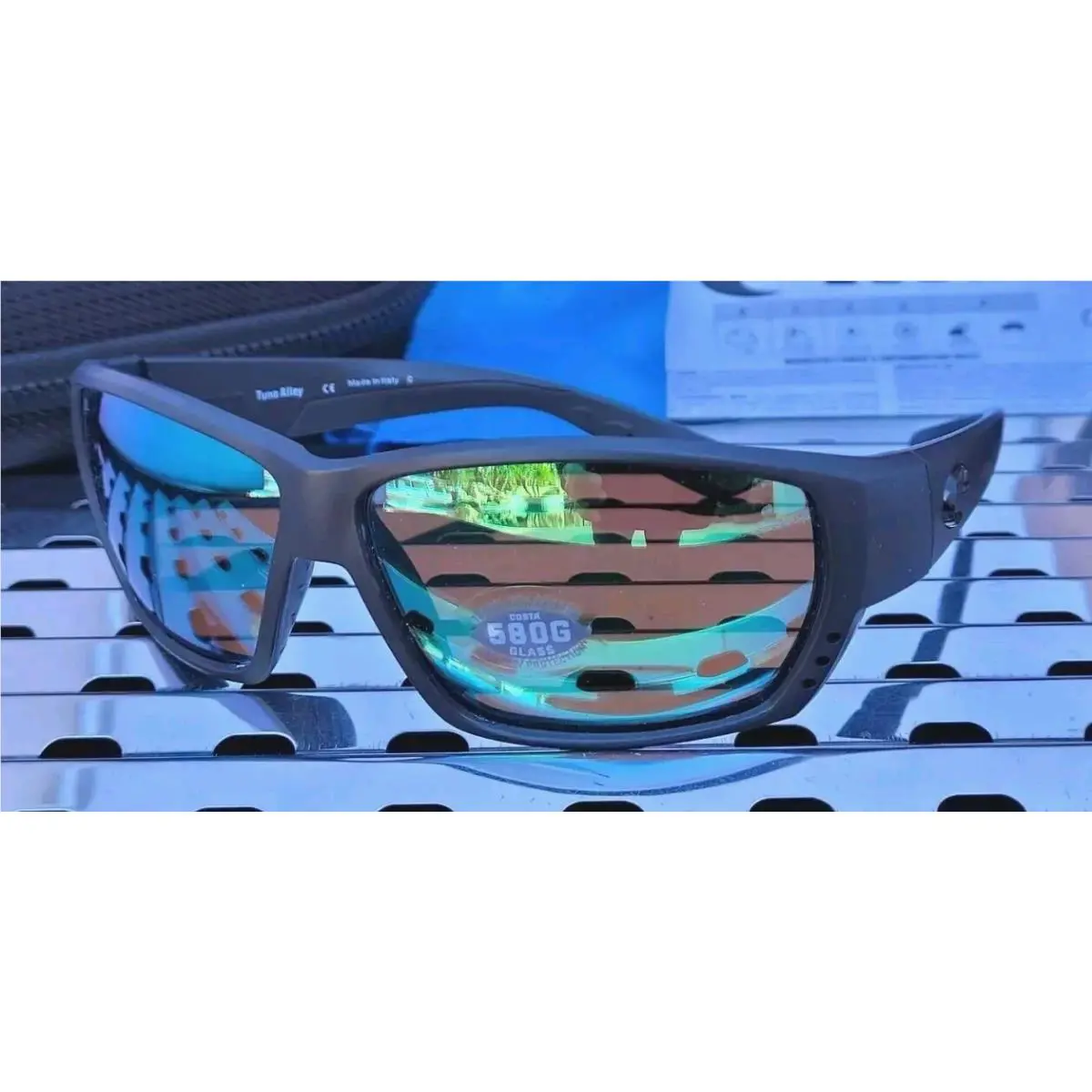 Costa Del Mar Tuna Alley TA 01 Sunglasses Blackout w/ Green 580G Polarized - Frame: Black, Lens: Green