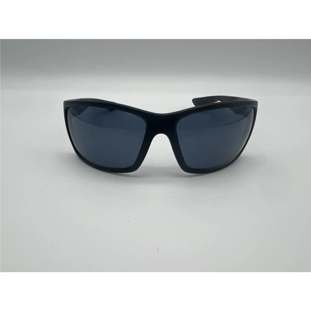Reefton Polarized Sunglasses Blackout / Gray 580P by Costa Del Mar