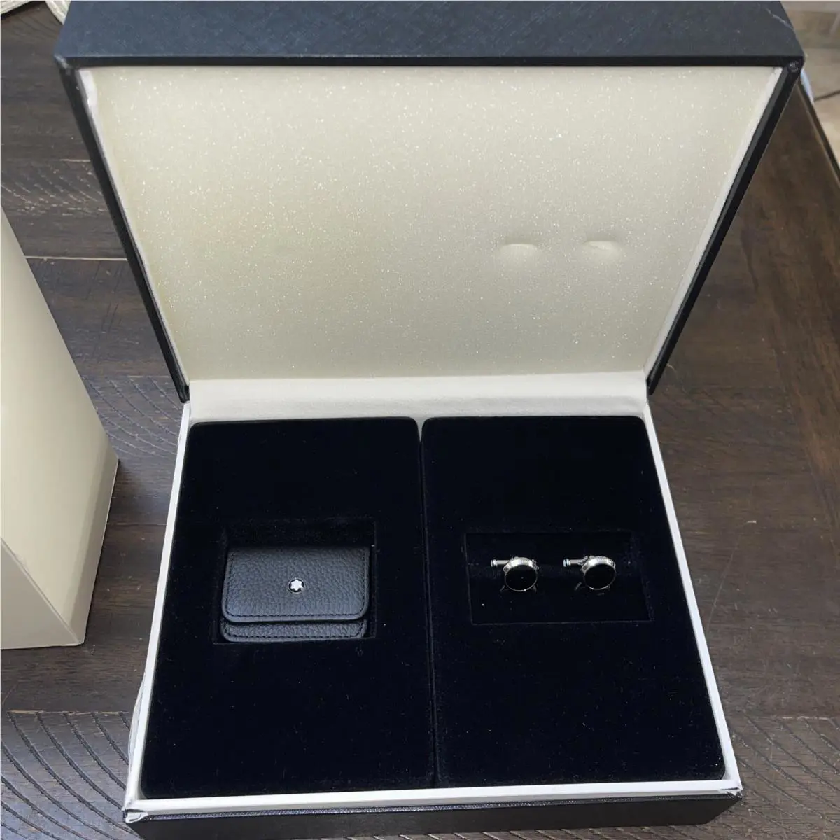 Montblanc Sartorial Men`s Cufflink Set with Pouch Item No. 118538