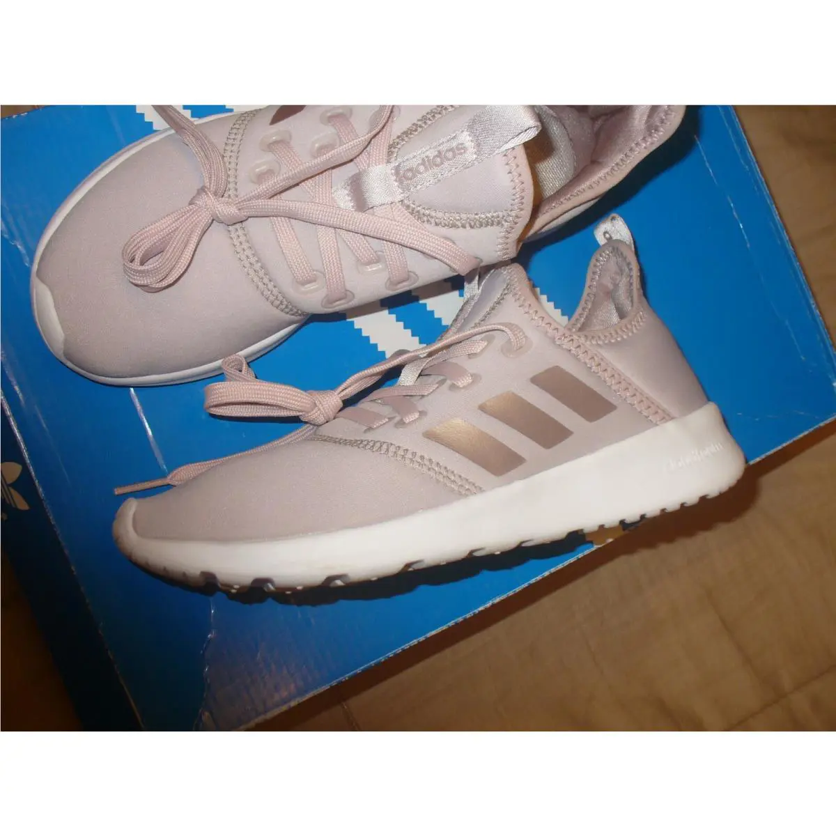 Adidas Hwa 1Y3001 Womens Sz 5 Med Athletic Fitness Shoes Beautiful