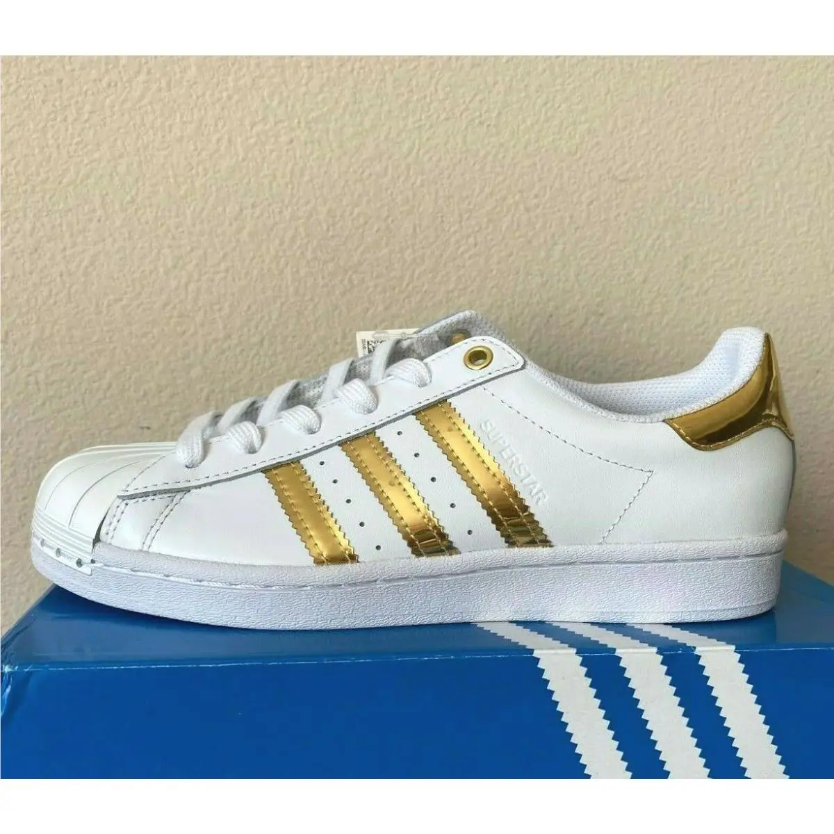Adidas shoes - White/Goldmt 1