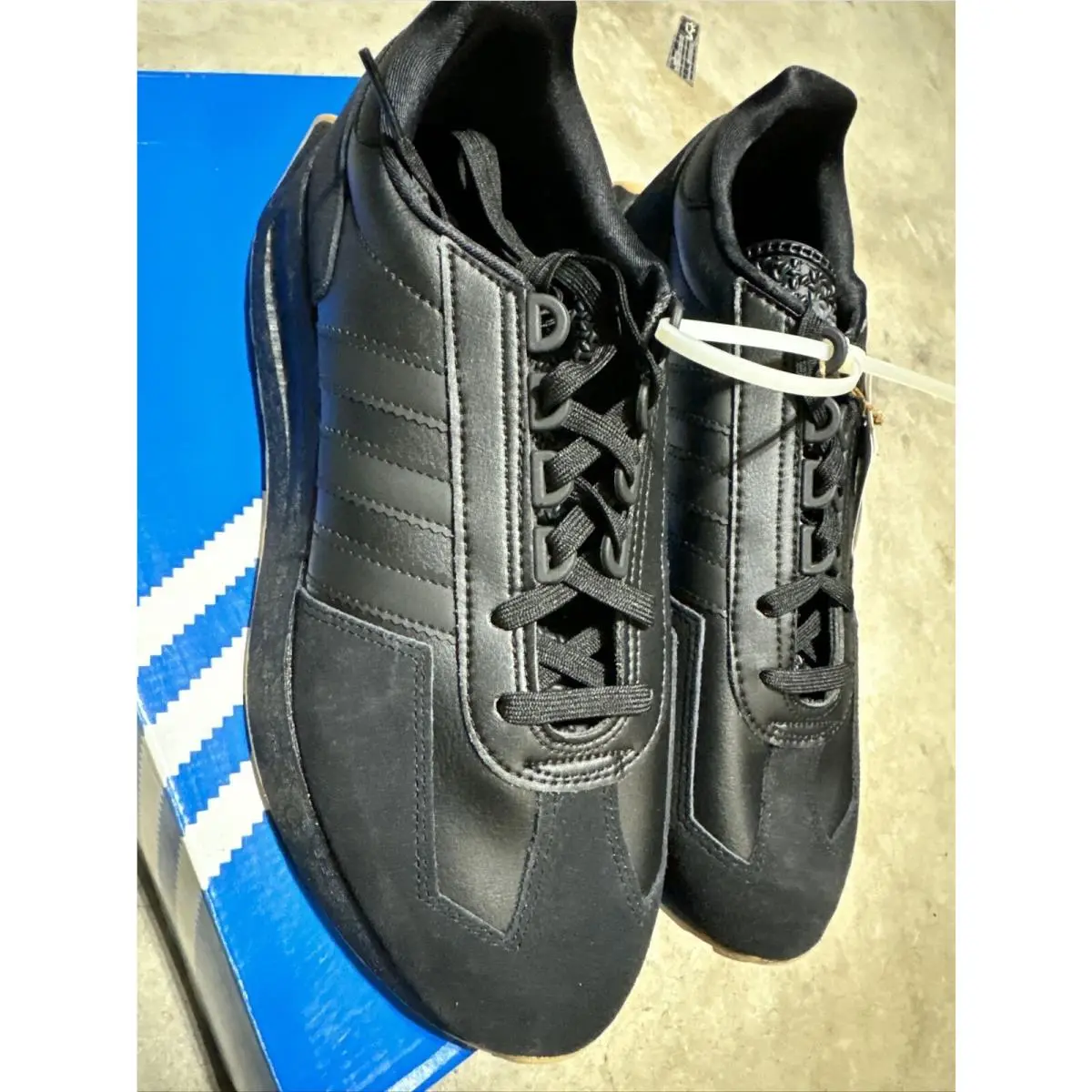 Adidas shoes - adidas Originals - Originals - HR1422 - Black 5