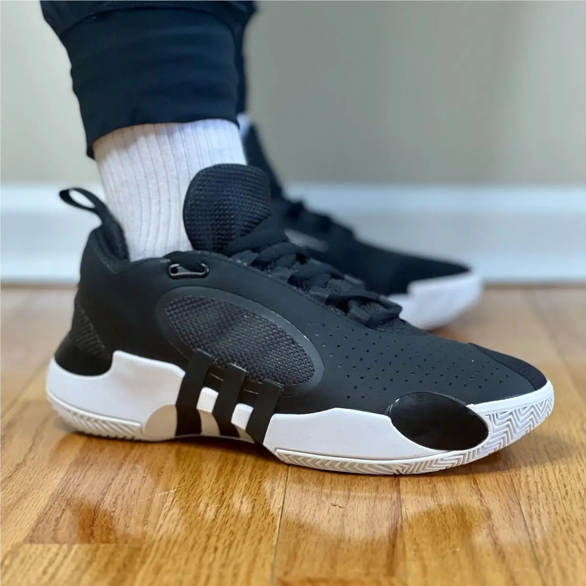 Adidas shoes - adidas D.O.N. Issue - Issue - Yellow 28