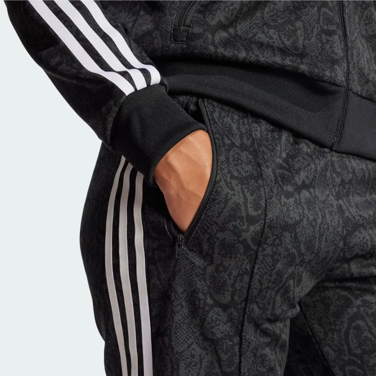 Adidas clothing - JI8404 JI8405 - JI8404 JI8405 - Black / Multicolor 20