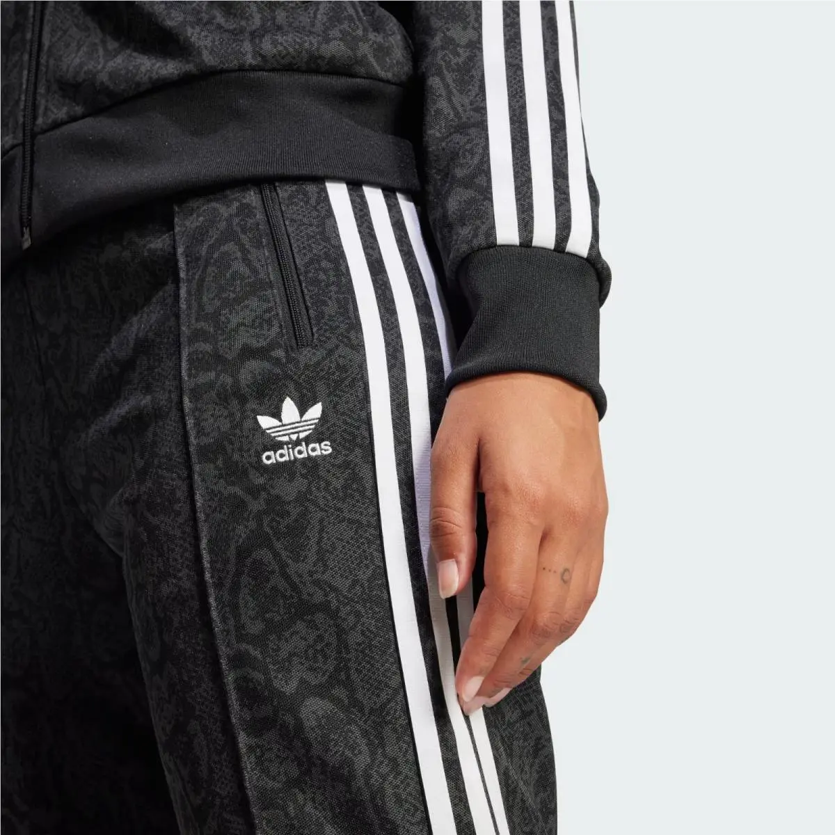 Adidas clothing - JI8404 JI8405 - JI8404 JI8405 - Black / Multicolor 21