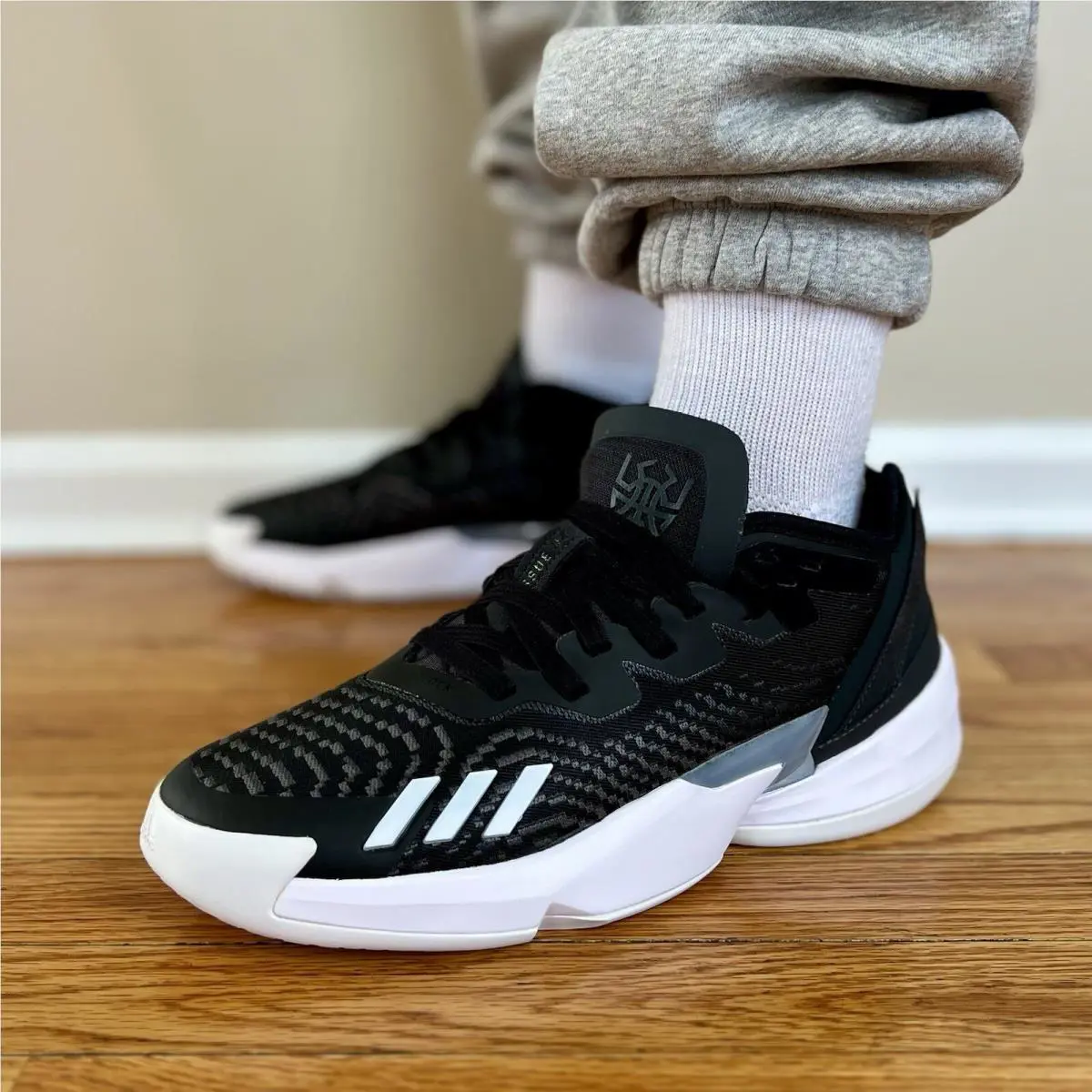 Adidas shoes - adidas D.O.N. Issue - Issue - Adidas DON Issue - Black 5
