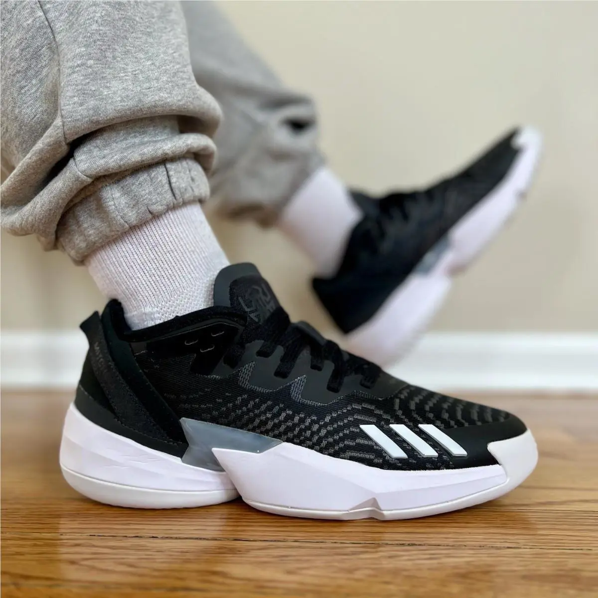 Adidas shoes - adidas D.O.N. Issue - Issue - Adidas DON Issue - Black 16