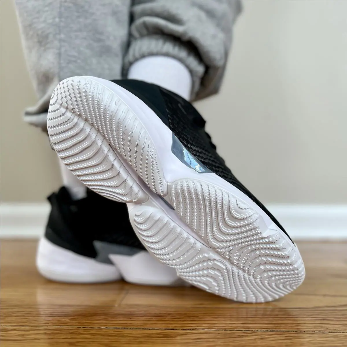 Adidas shoes - adidas D.O.N. Issue - Issue - Adidas DON Issue - Black 24