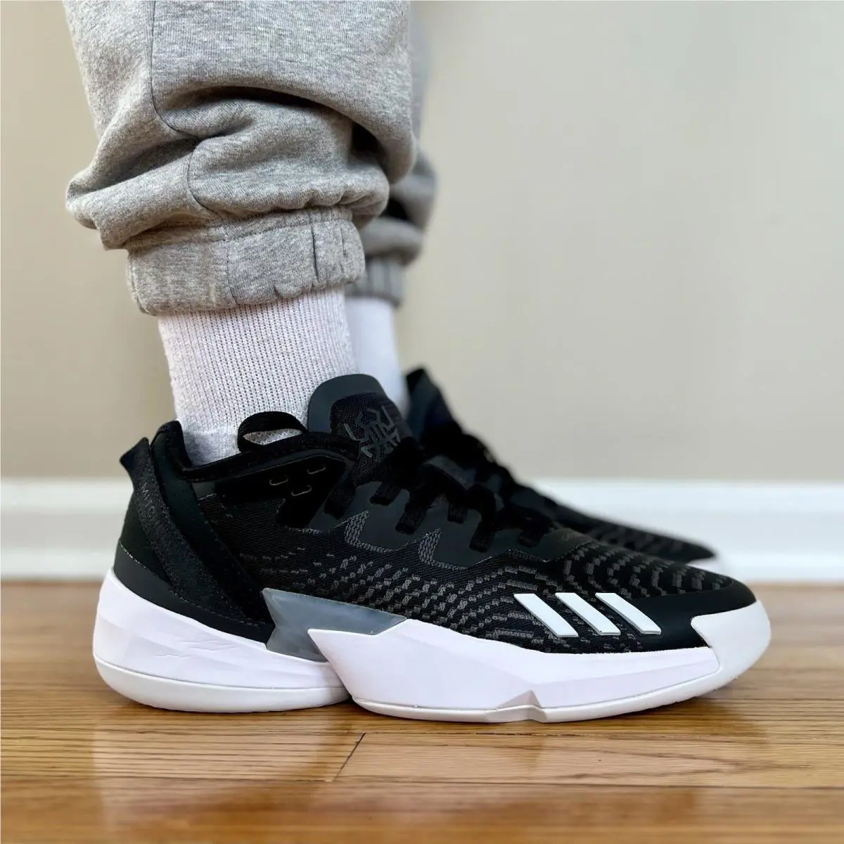 Adidas shoes - adidas D.O.N. Issue - Issue - Adidas DON Issue - Black 25