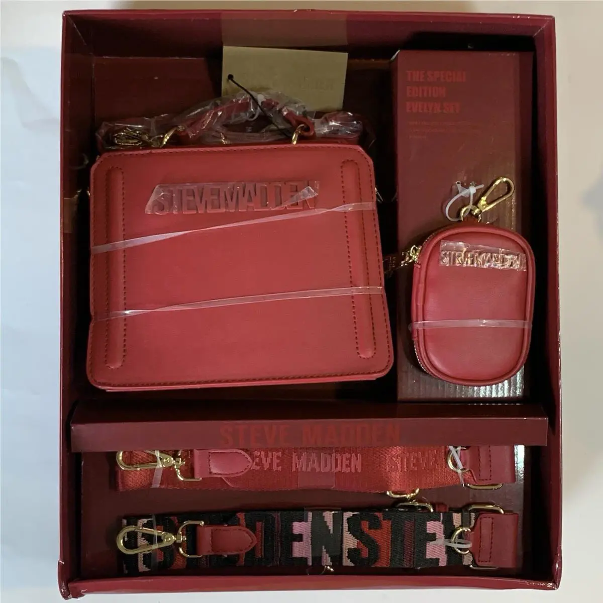 Womens Steve Madden Special Edition Evelyn Gift Set Crimson-bag 3 Straps Pouch