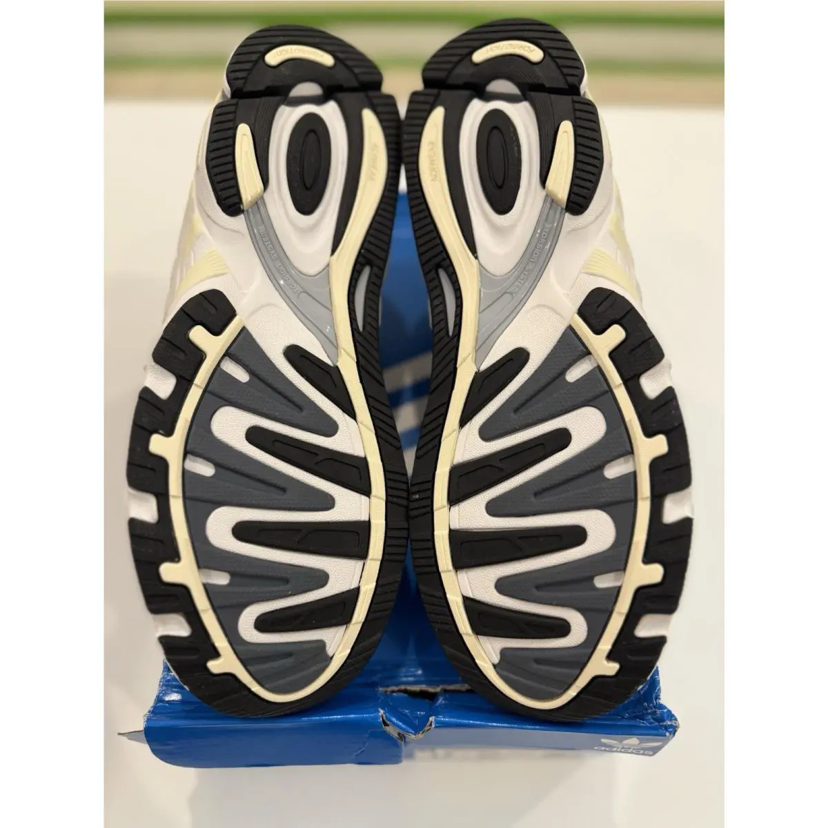 Adidas shoes - adidas Response CL - Response - GZ1562 - White 3