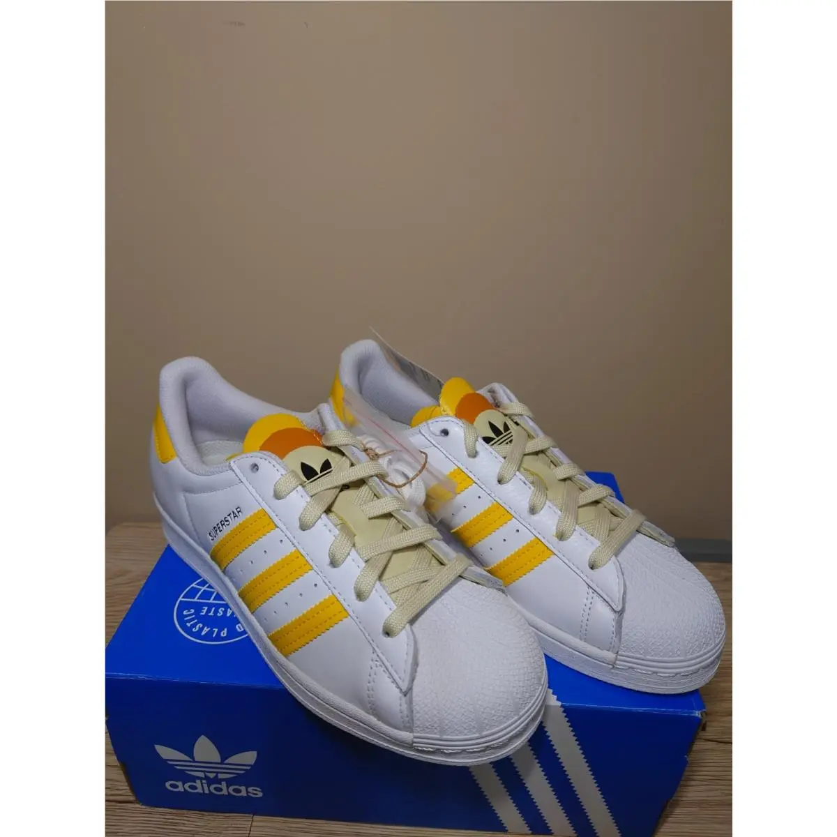 Adidas Superstar Women`s Yellow-striped Low Sneakers Shoes GZ7415 Size: 6.5