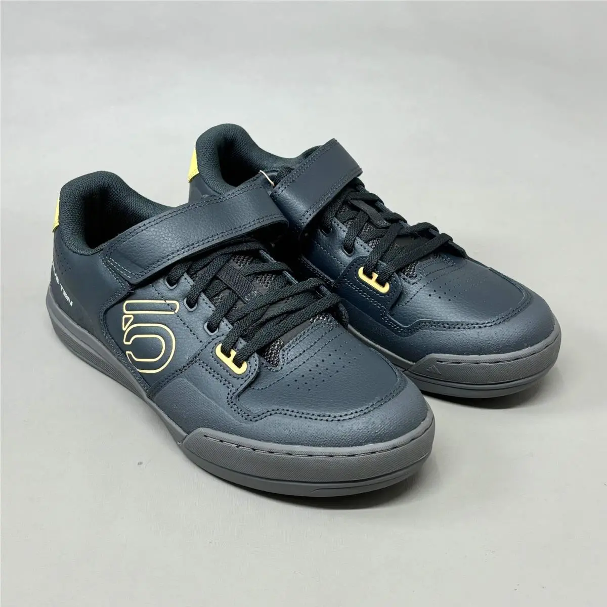 Adidas Five Ten Hellcat Mountain Bike Shoes Sz 9 Black ID2453 Unisex