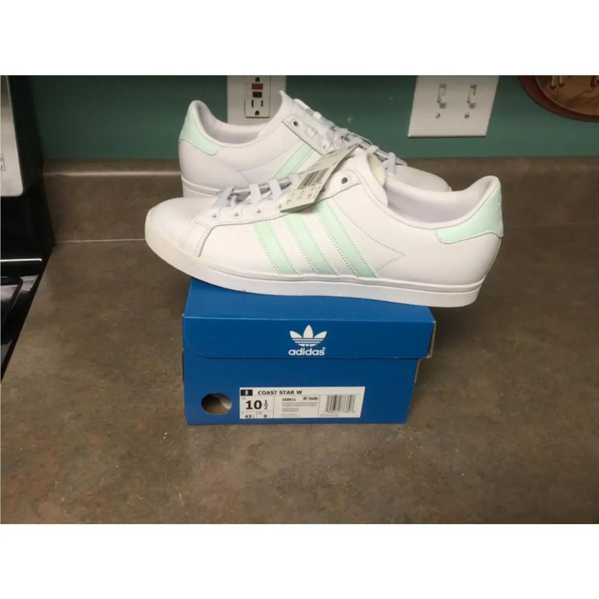Women’s Adidas EE8911 Originals Coast Star Shoes Size 9.5