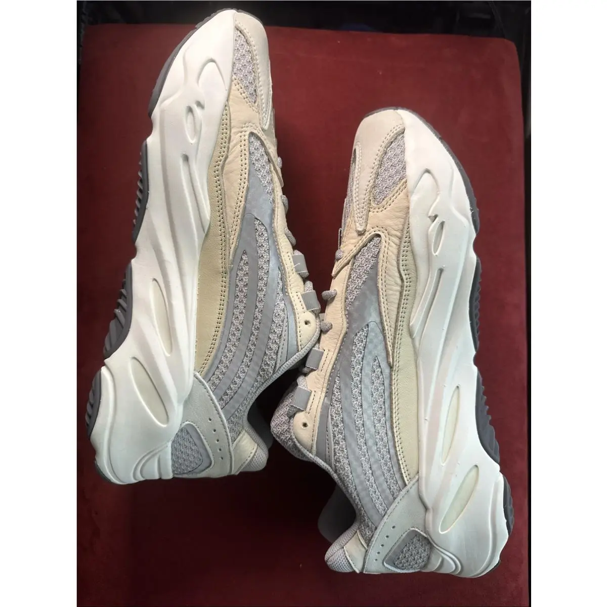 Adidas Yeezy Boost 700 V2 Cream Men`s Size 13 Sneakers GY7924