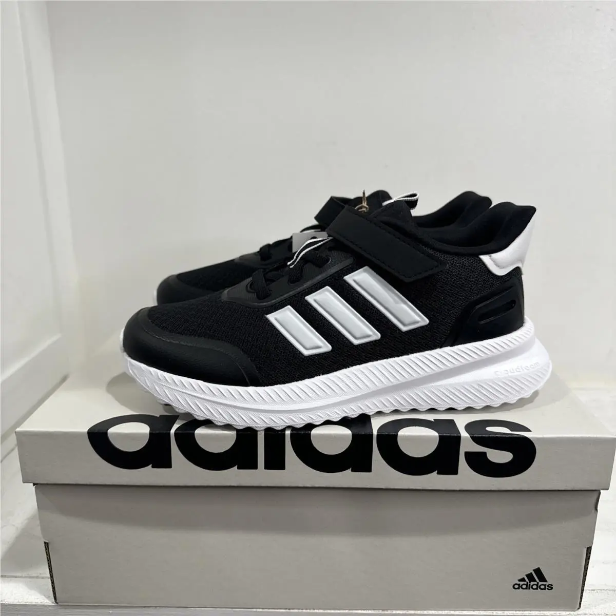 Adidas shoes - Black/White/Black 2