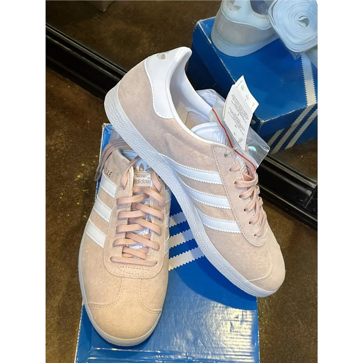 Adidas Men`s 9 Gazelle Vapor Pink / White Suede Sneakers BB5472
