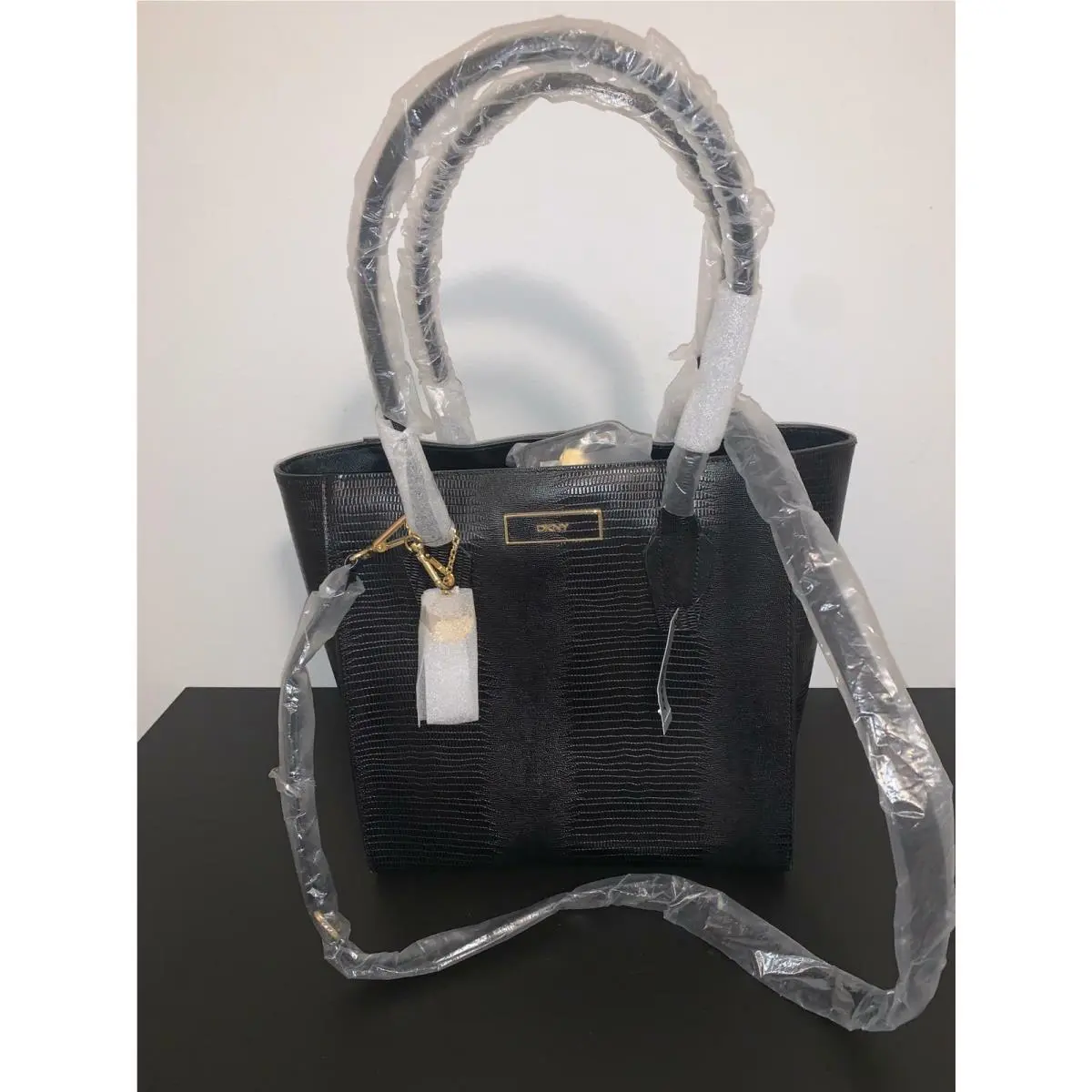 Dkny Donna Karan Lizard Leather Tote Black 764410215-001 Women`s Handbag