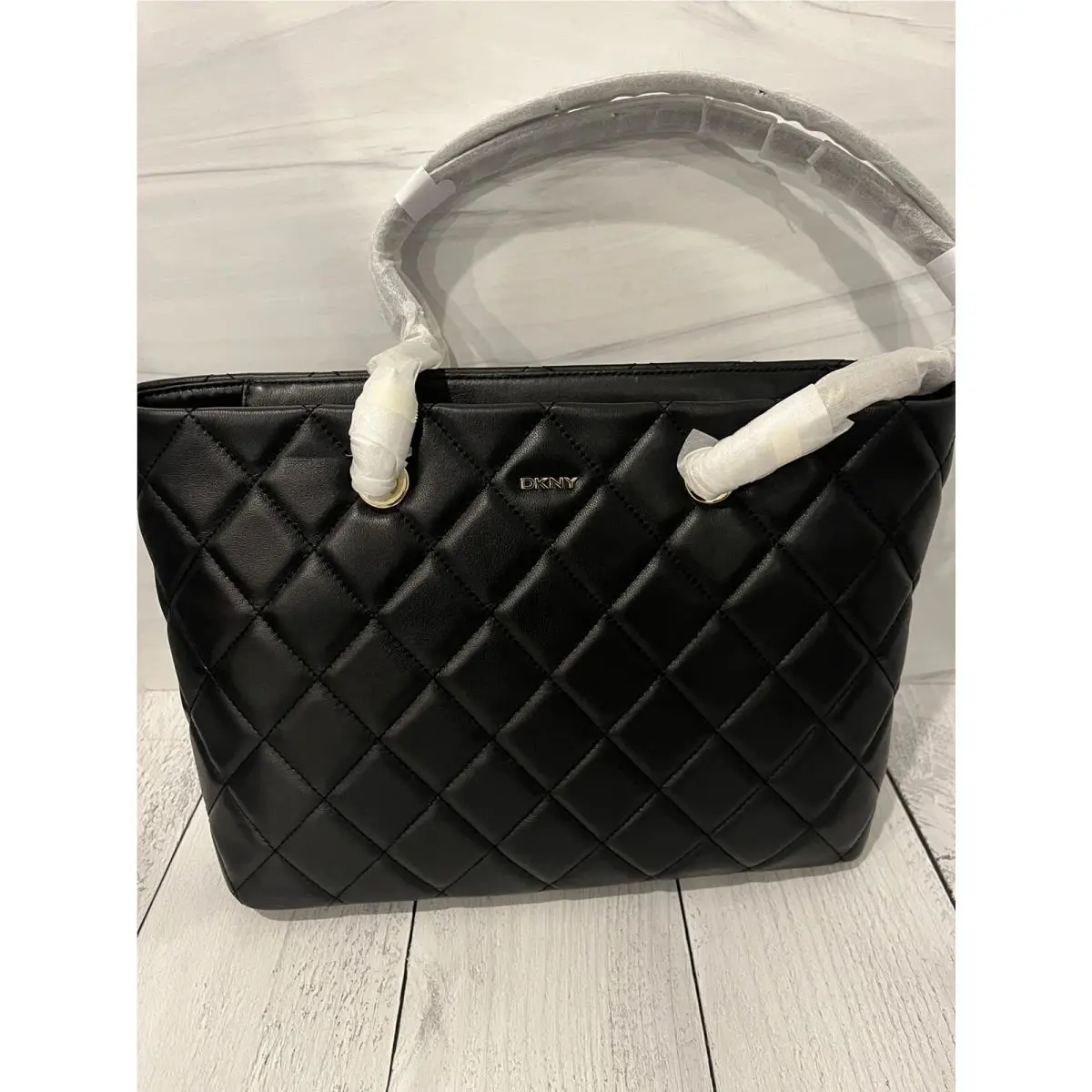 Dkny Lara MD Tote Black Quilter Leather Shoulder Bag Gold Hardware