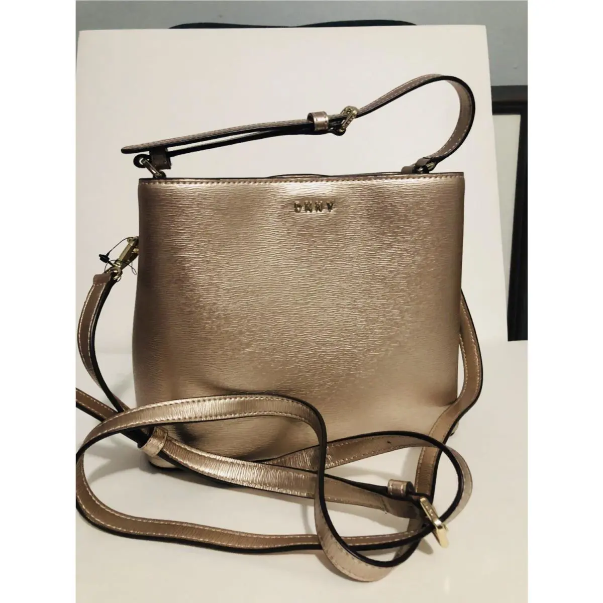 Dkny Donna Karan York Samara Saffiano Leather Bucket Bag Handbag Rose Gold