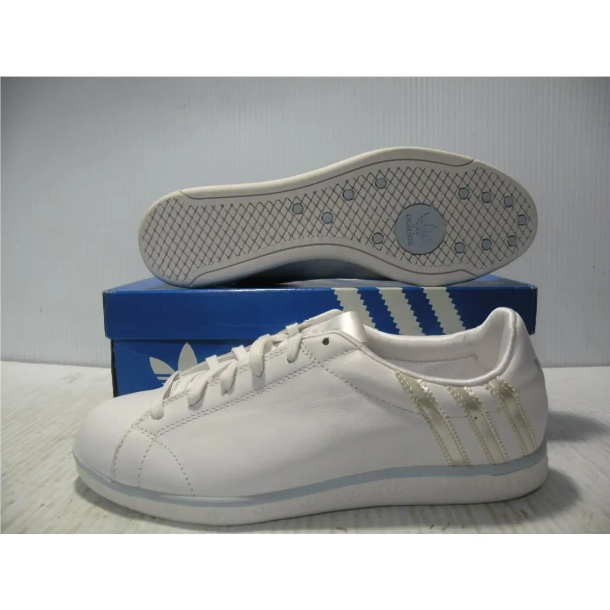 Adidas shoes - WHITE/BLUE/SILVER - 012089 0