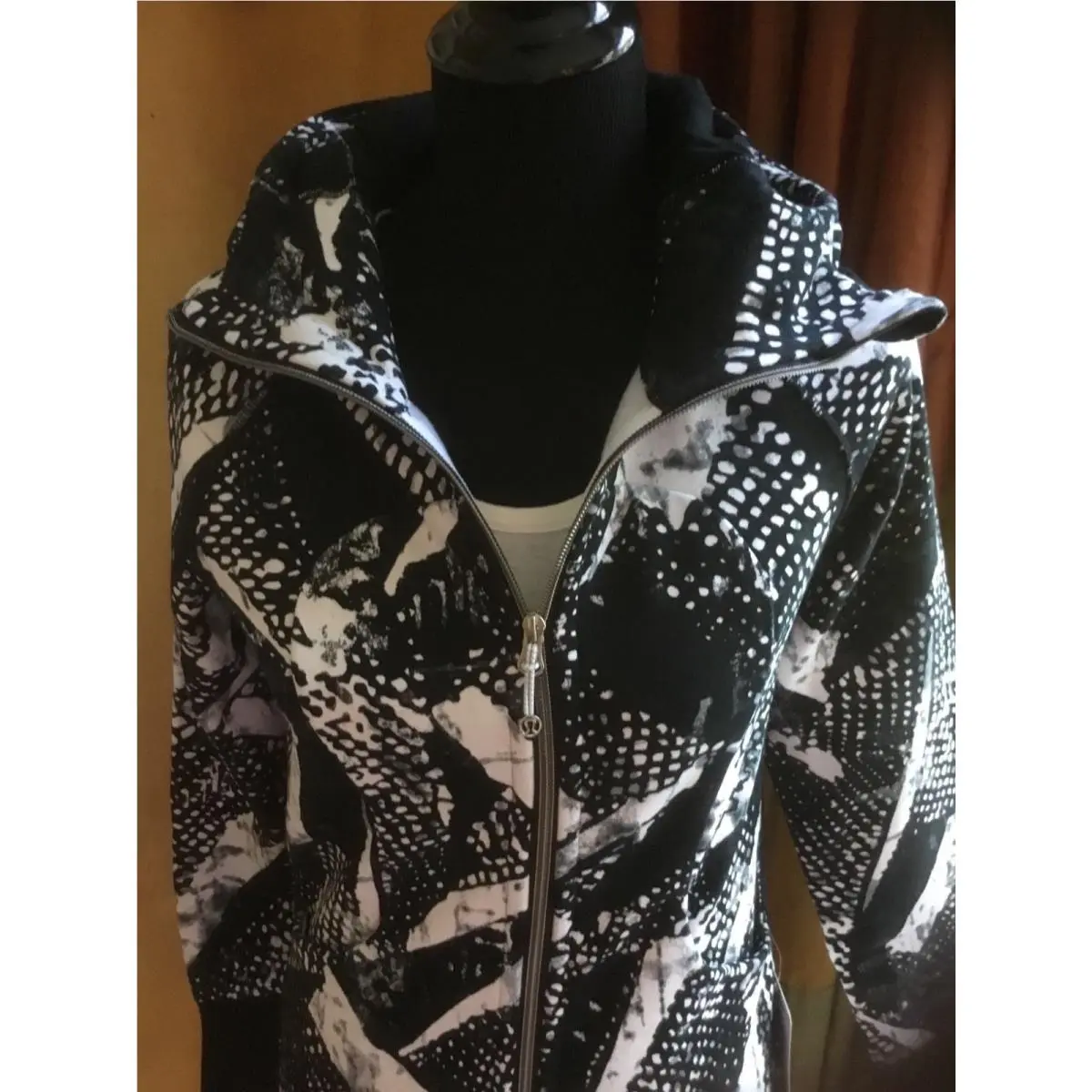 Lululemon clothing - SMWK/BLK 0