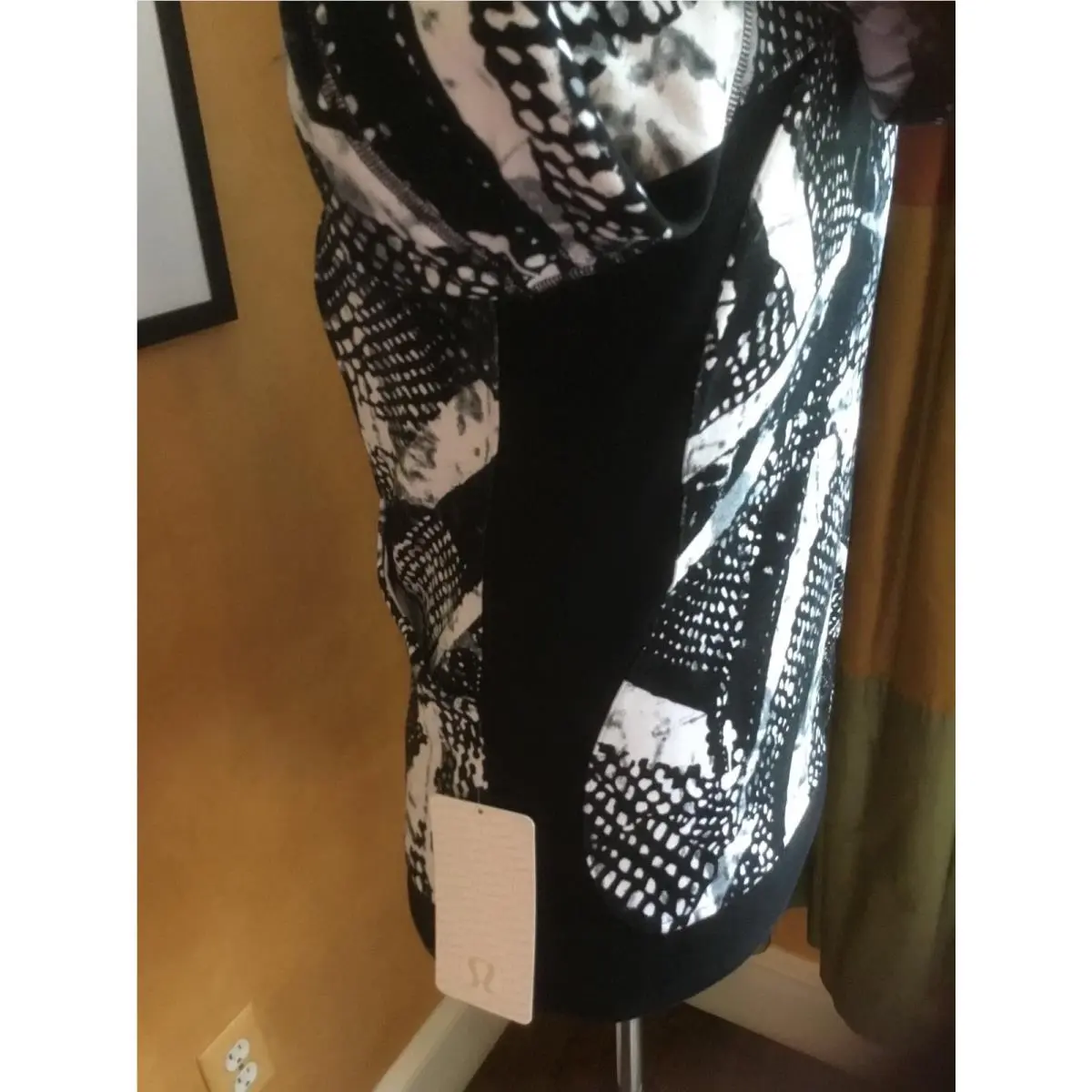 Lululemon clothing - SMWK/BLK 2