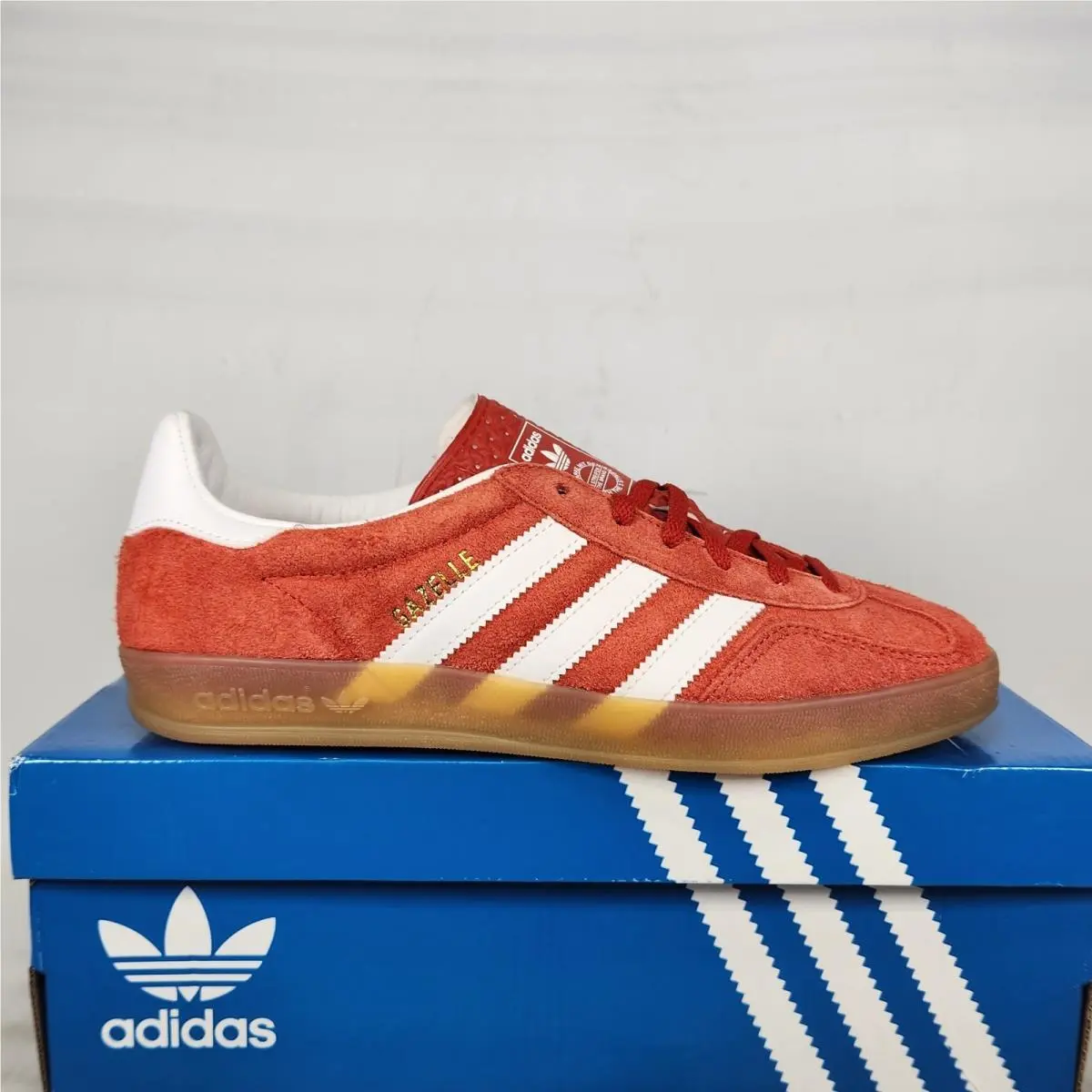 Size 8 - Adidas Gazelle Indoor Suede - Bold Orange / White/ Gum - Women - HQ8718