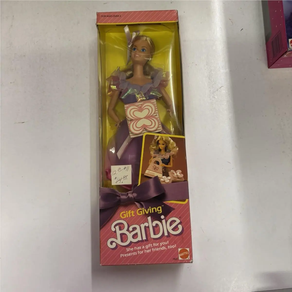 Vintage 1985 Mattel Gift Giving Barbie Doll with Gift For You 1922