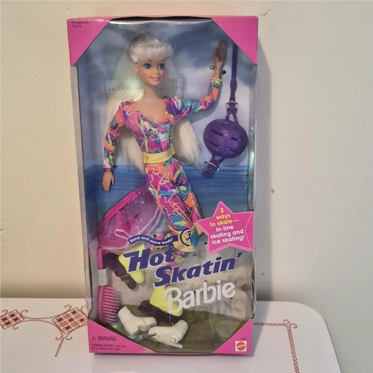 Vintage Hot Skatin Barbie 13511 Ice Skates Rollerblades 1994 Mattel
