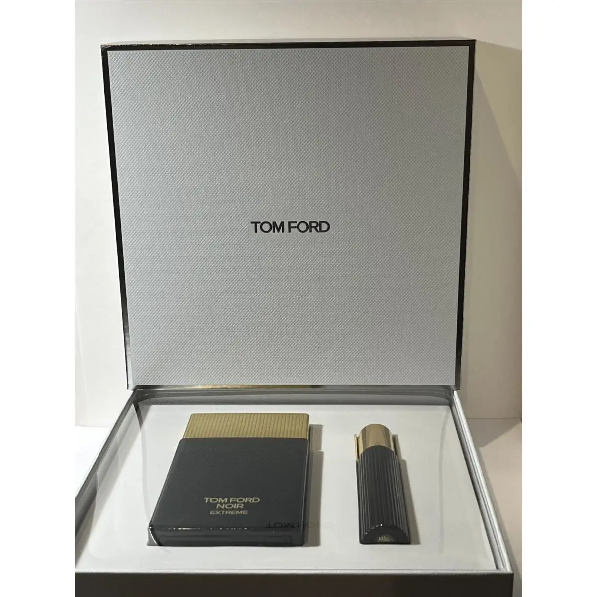 Tom Ford Noir Extreme 2 Pcs Gift Set For Men Edp Spray 3.4 Oz Edp 0.34 Oz