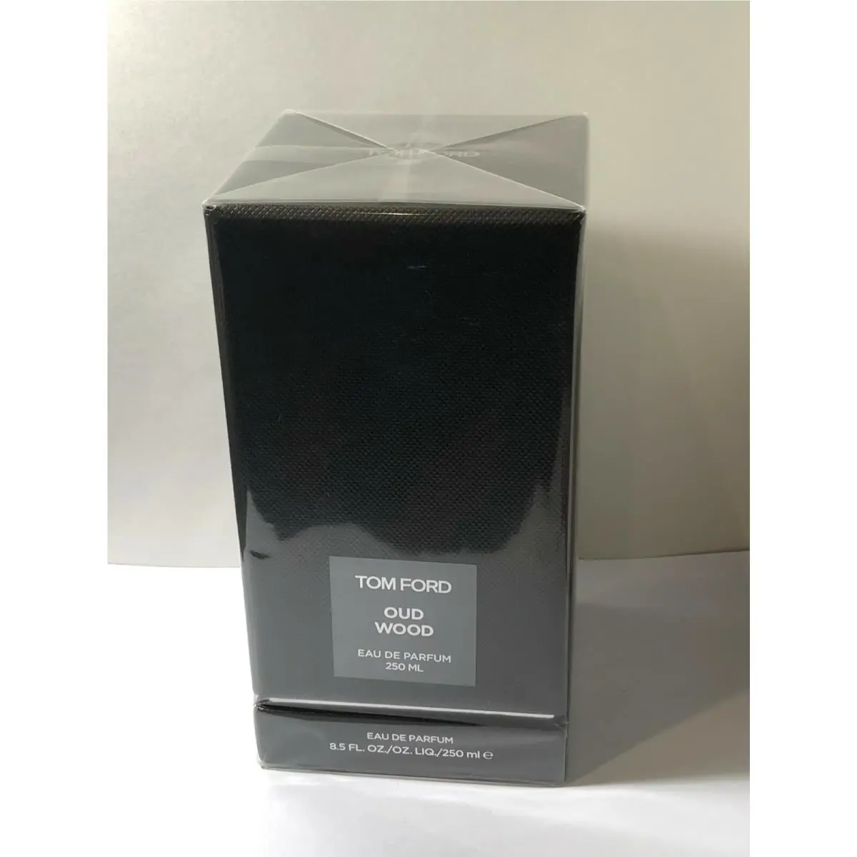 Tom Ford `oud Wood` Eau de Parfum - 8.4oz/250ml