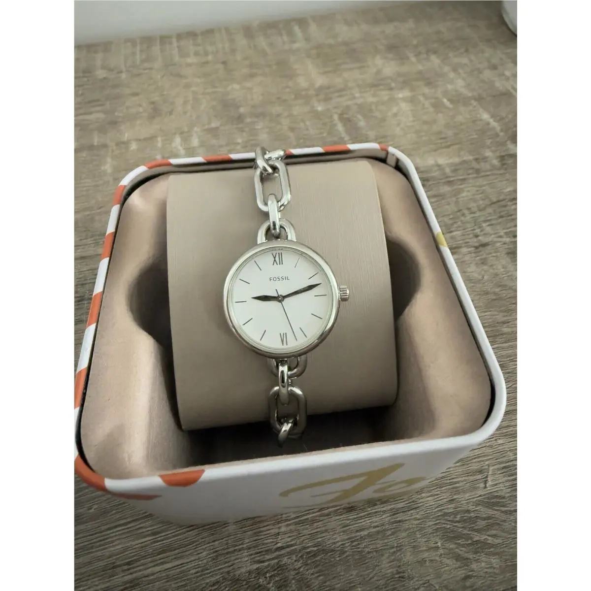 Fossil Womens White Dial Silver Toned Stainless Steel Straps Watch BQ3544