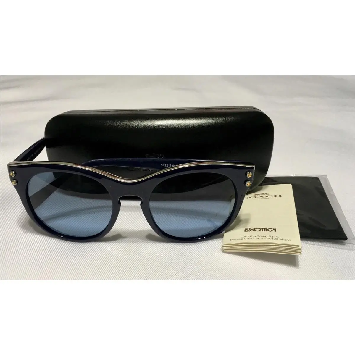 Coach HC8190 L1611 542217 Navy Signature C Silver Round Sunglasses