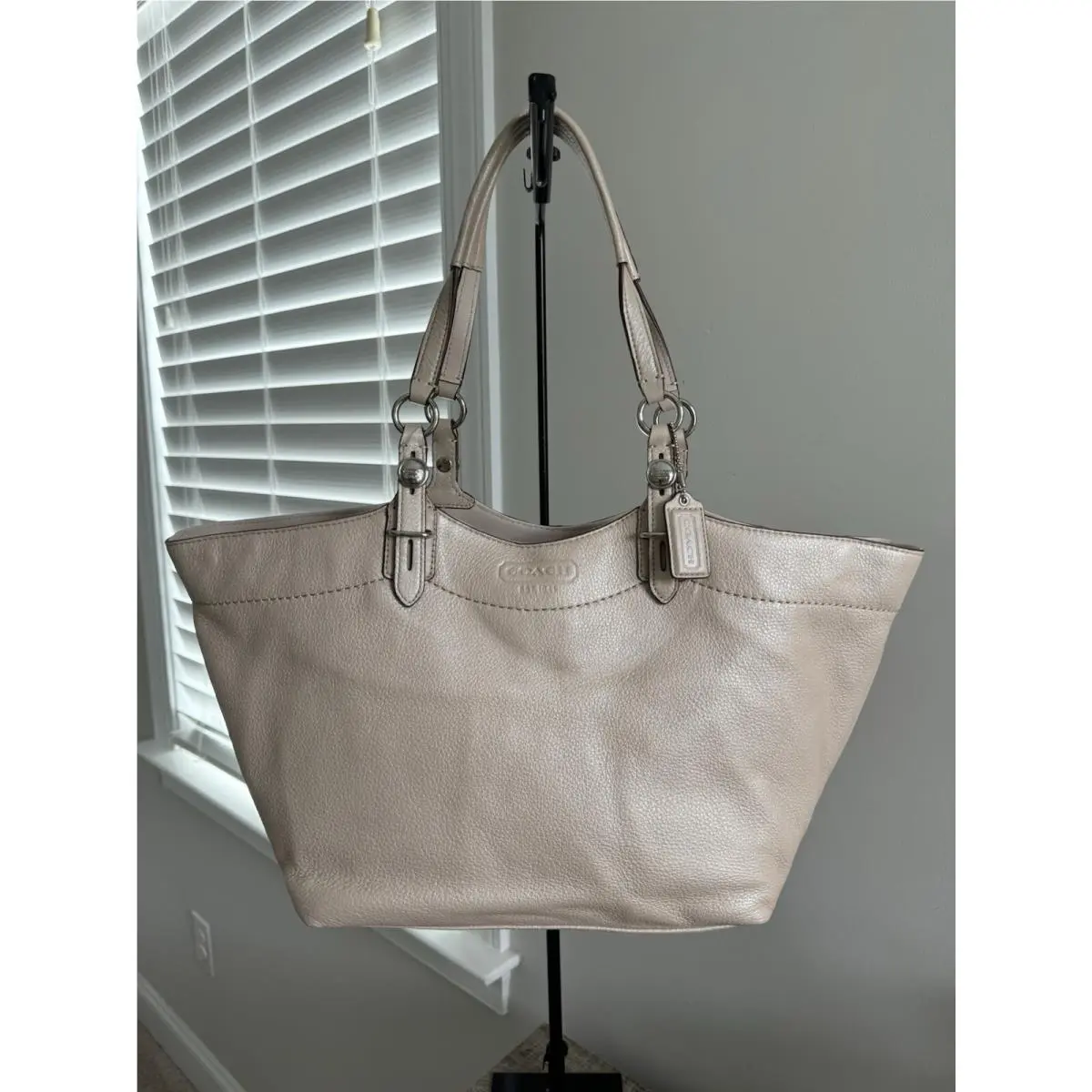 Coach Large Shell/cream Leather Carly Tote Shoulder Bag Satchel F16174