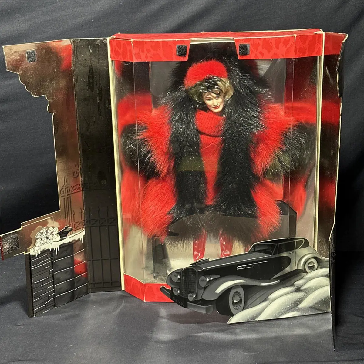 Disney`s 101 Dalmatians Cruella De Vil Ruthless in Red Doll 1997 Mattel 17576